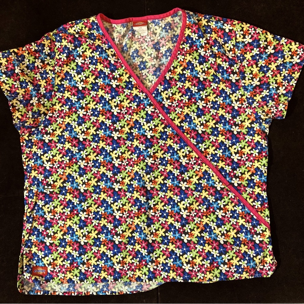 Free, if bundled, scrub top - Picture 1 of 2